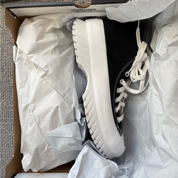 Brand New Converse Chuck Taylor Lugged 2.0 with tag on and box - Picture 5 of 11